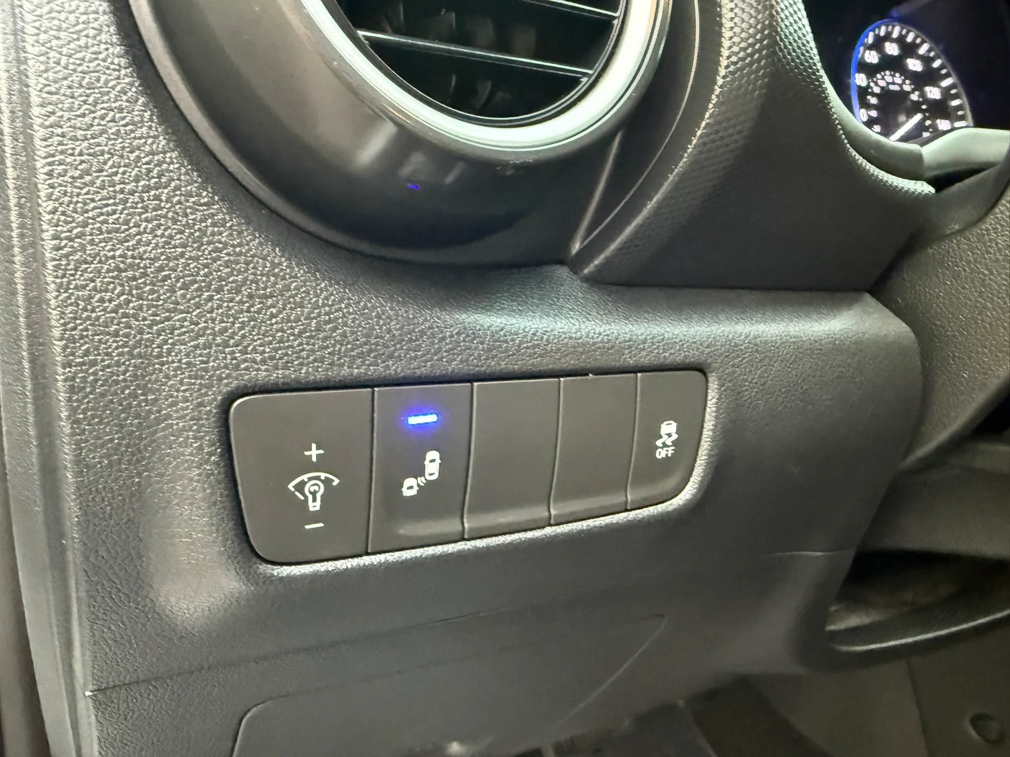 Used 2018 Hyundai Kona Limited AWD/4WD image 39