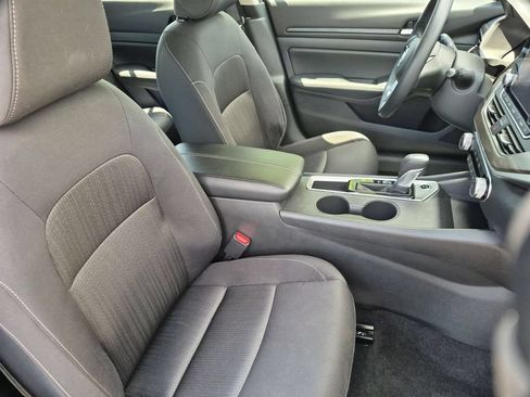 Used 2025 Nissan Altima 2.5 SV FWD image 30