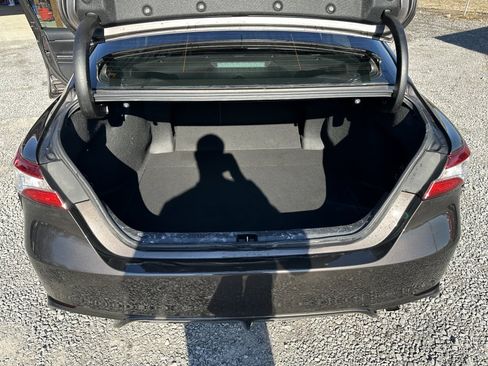 Used 2020 Toyota Camry LE image 19