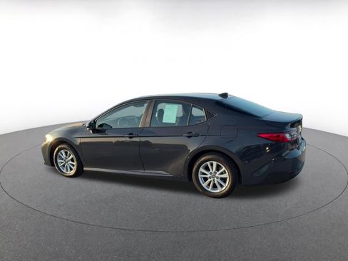 Used 2025 Toyota Camry LE image 10