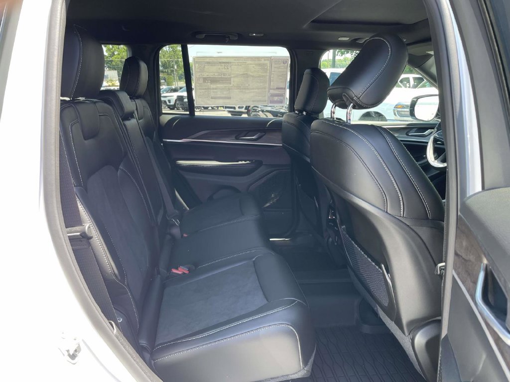 New 2026 Jeep Grand Cherokee Altitude AWD/4WD image 17