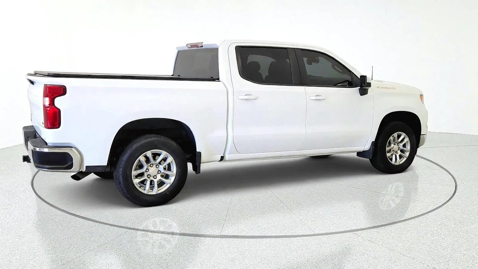 Used 2024 Chevrolet Silverado 1500 LT AWD/4WD image 9