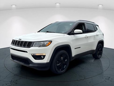 Used 2018 Jeep Compass Latitude w/ Popular Equipment Group AWD/4WD image 5