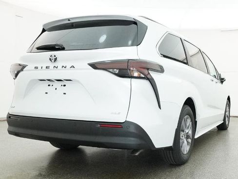 New 2026 Toyota Sienna XLE FWD image 7