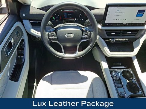 Used 2025 Ford Explorer Platinum w/ Ultimate Package AWD/4WD image 3