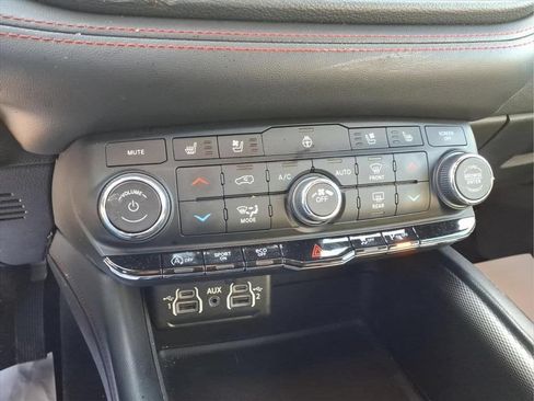 Used 2024 Dodge Durango GT AWD/4WD image 11