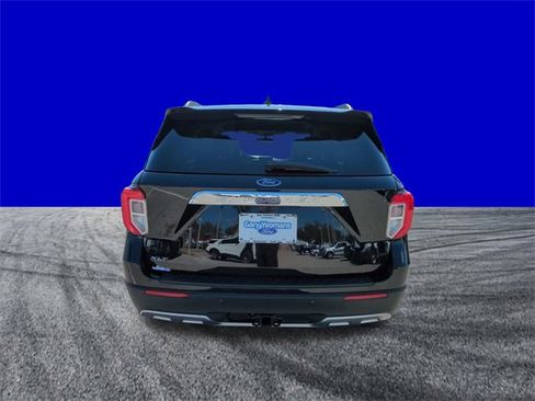Certified 2022 Ford Explorer XLT w/ Equipment Group 202A image 5
