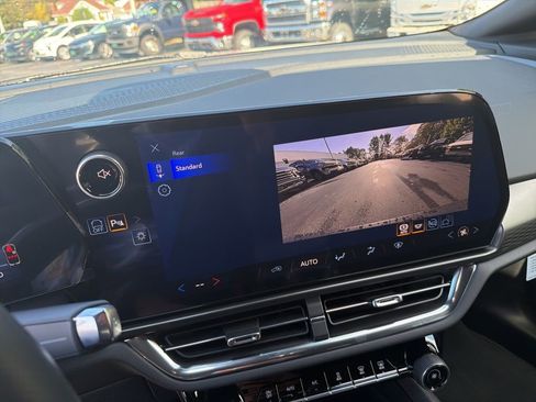 New 2026 Chevrolet Equinox EV LT image 9