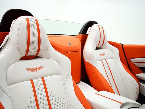 Used 2023 Aston Martin V8 Vantage Roadster RWD image 47