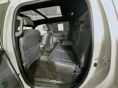 Used 2024 Toyota Tundra Platinum AWD/4WD image 27