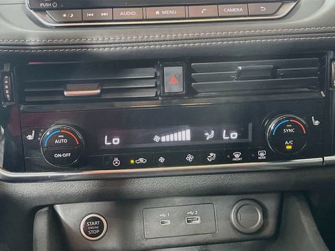 Used 2022 Nissan Rogue SV w/ SV Premium Package FWD image 16