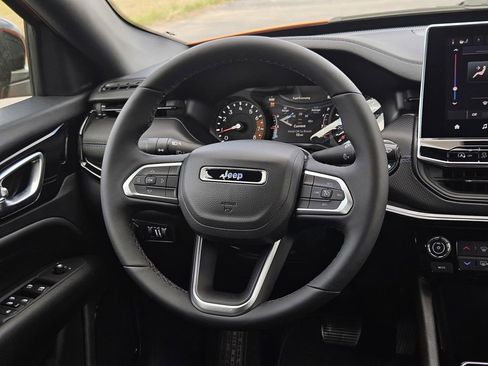 New 2026 Jeep Compass Latitude image 14