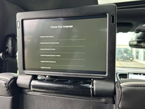New 2026 Chrysler Pacifica Limited w/ Uconnect Theater Family Group FWD image 17