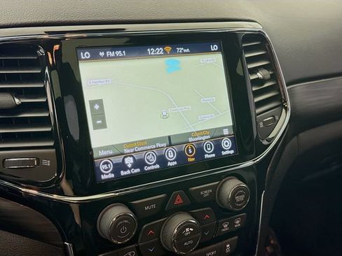 Used 2021 Jeep Grand Cherokee Laredo X AWD/4WD image 13