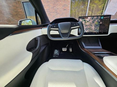 Used 2023 Tesla Model X image 5