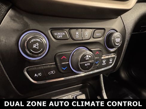 Used 2016 Jeep Cherokee Limited w/ Trailer Tow Group image 9