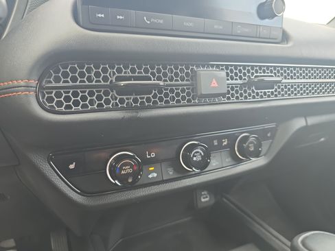 Certified 2025 Honda HR-V Sport image 21