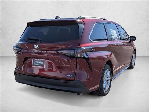 New 2026 Toyota Sienna XLE image 2