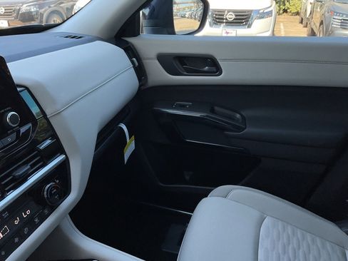 New 2025 Nissan Pathfinder SV image 35