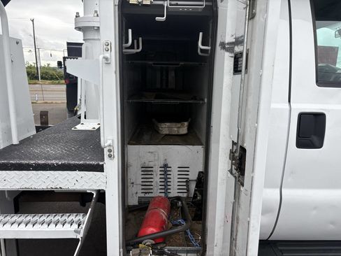 Used 2016 Ford F550 4x4 Regular Cab Super Duty image 26