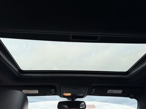 Used 2012 Dodge Challenger R/T image 12