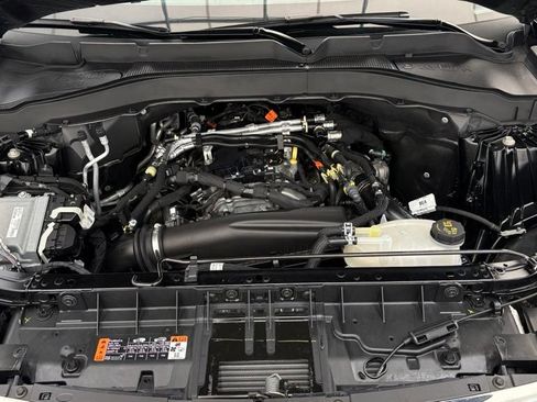 Used 2025 Ford Explorer Active AWD/4WD image 11