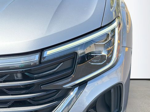 Used 2025 Volkswagen Atlas Cross Sport SE image 10