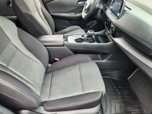Used 2021 Nissan Rogue SV FWD image 13