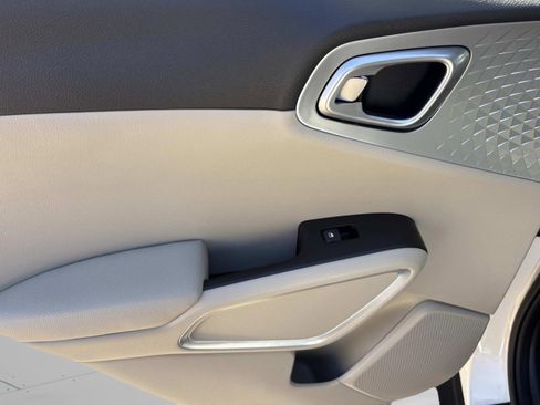 New 2025 Kia Soul LX image 18