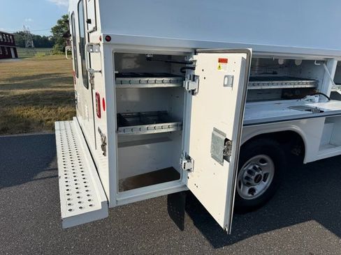 Used 2019 GMC Savana 3500 w/ Power Convenience Package RWD image 23