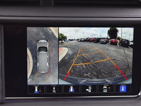 Used 2024 GMC Yukon XL Denali AWD/4WD image 5