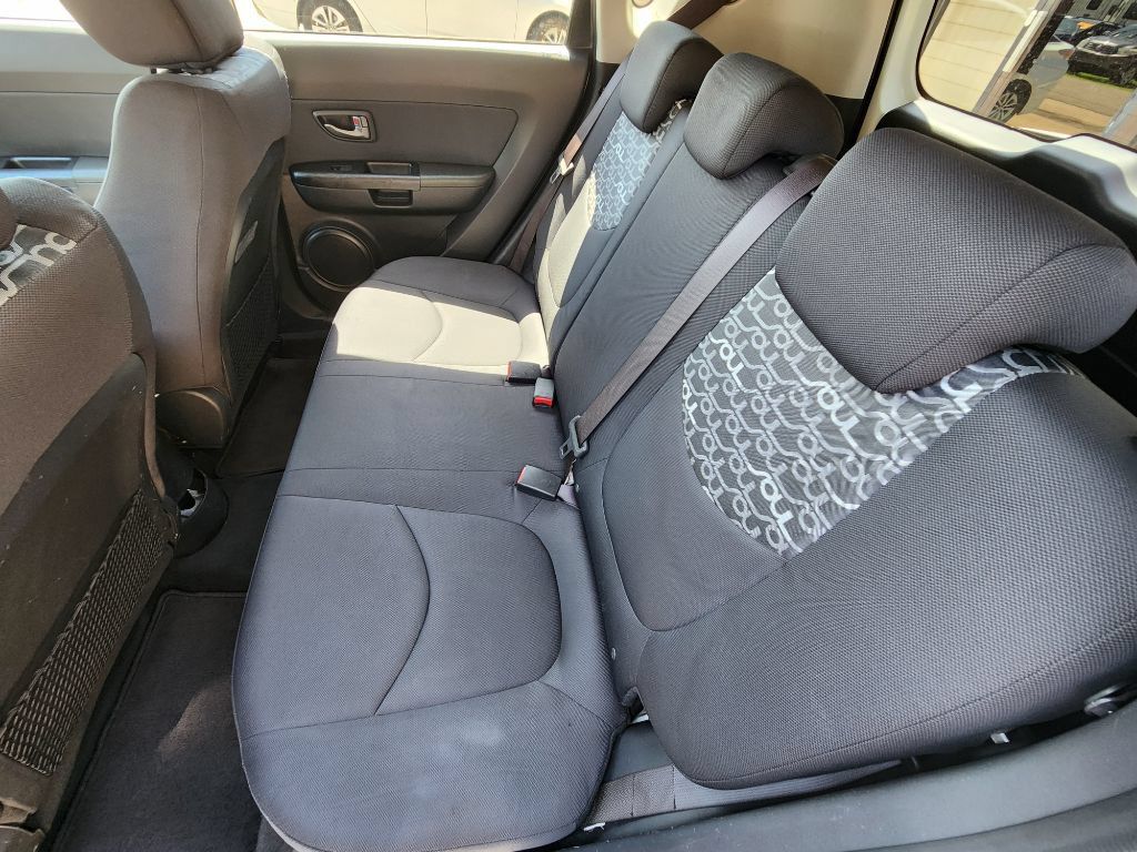 Used 2010 Kia Soul + w/ Audio Pkg FWD image 8