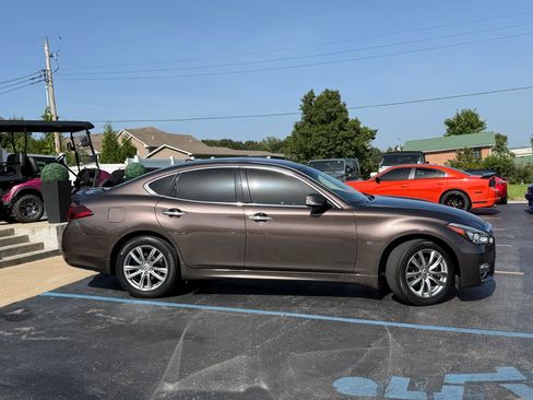 Used 2015 INFINITI Q70 3.7 w/ Deluxe Touring Package AWD/4WD image 2