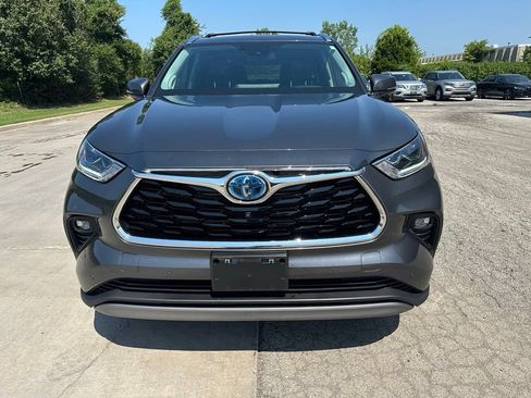 Used 2024 Toyota Highlander Platinum AWD/4WD image 2