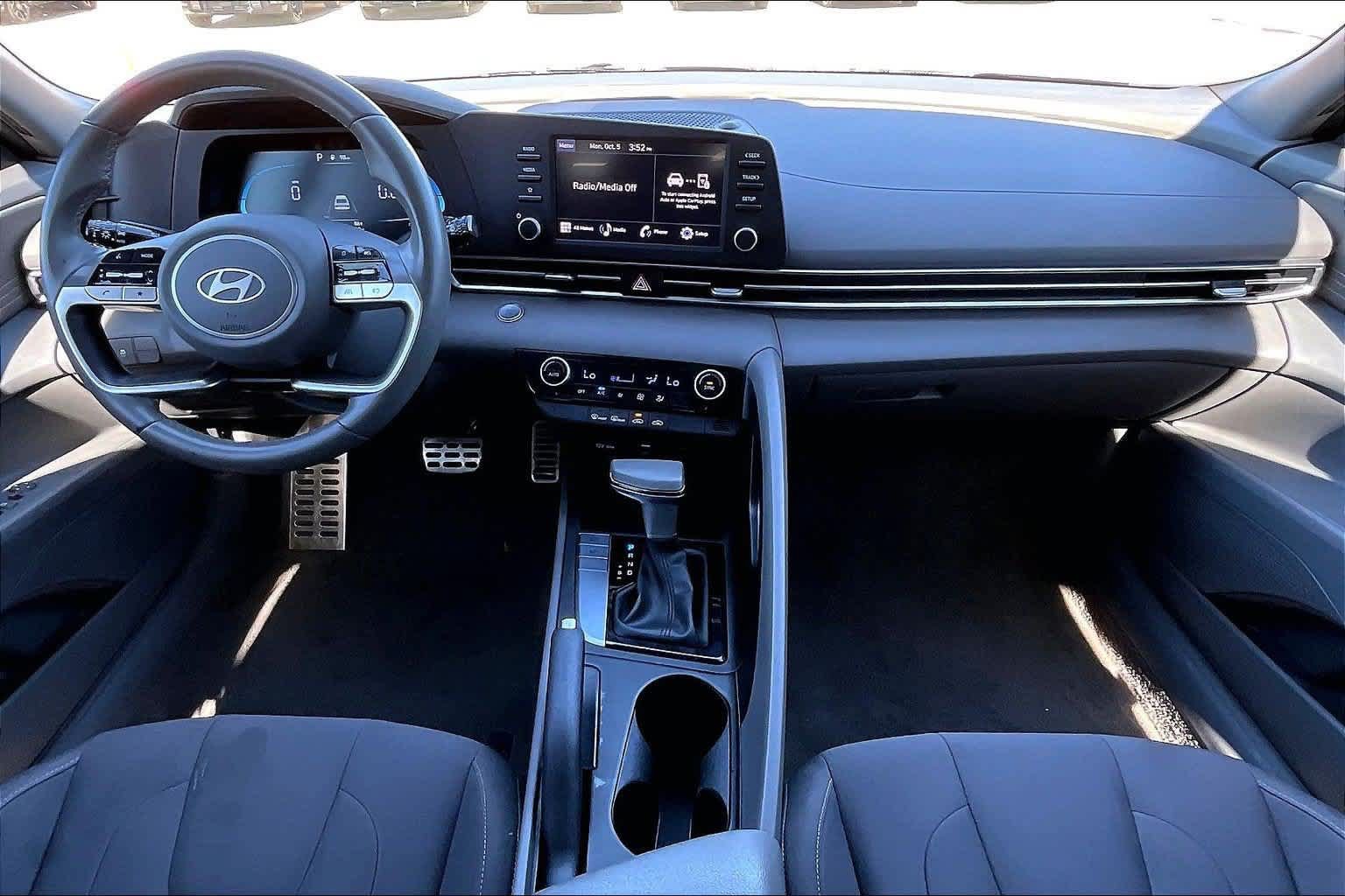 Used 2025 Hyundai Elantra Sport FWD image 8