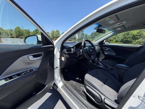 Used 2018 Kia Niro LX FWD image 12