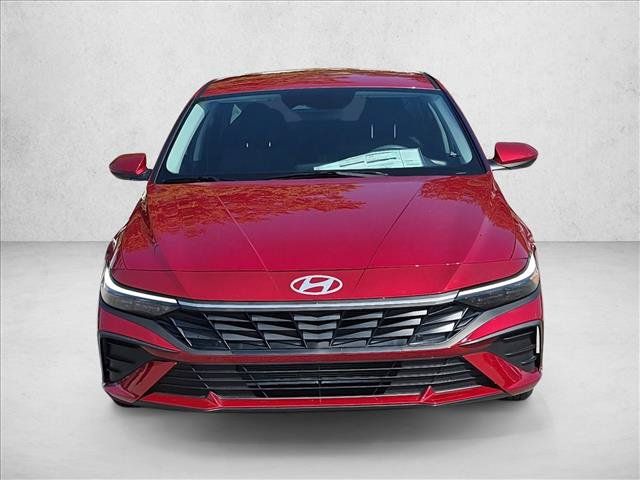 Used 2026 Hyundai Elantra SE FWD image 2