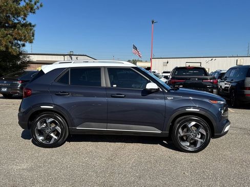 New 2026 Hyundai Venue SEL image 6