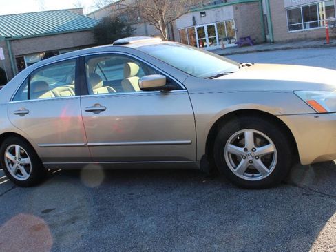 Used 2004 Honda Accord EX image 29