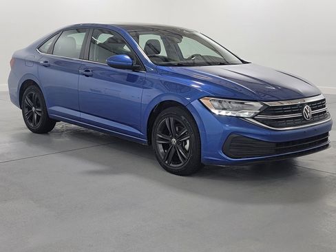 Used 2024 Volkswagen Jetta SE image 2