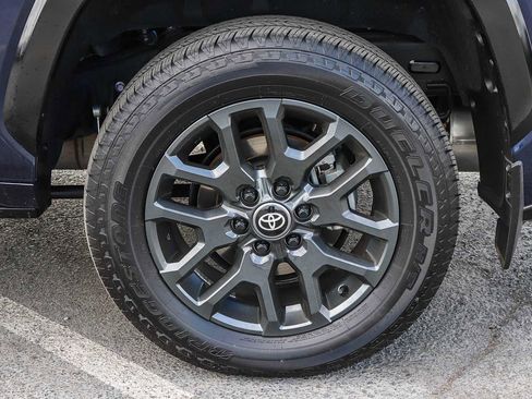 Used 2025 Toyota Sequoia Platinum image 11