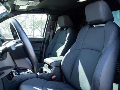 Used 2025 Toyota Tacoma SR image 9