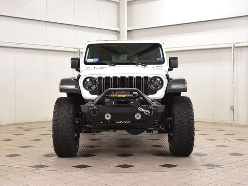 Used 2025 Jeep Wrangler Unlimited Rubicon image 2