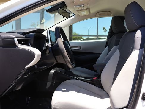 Used 2020 Toyota Corolla LE FWD image 38