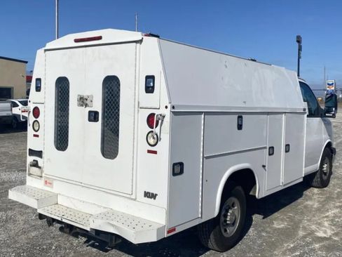 Used 2017 Chevrolet Express 3500 image 3