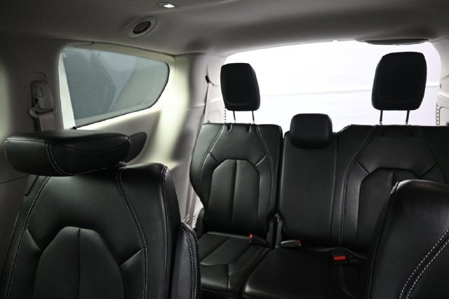 Used 2024 Chrysler Pacifica Touring-L FWD image 29