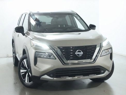 Used 2022 Nissan Rogue Platinum w/ Head-Up Display Package image 2