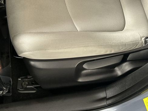 Used 2022 Toyota Corolla LE image 19