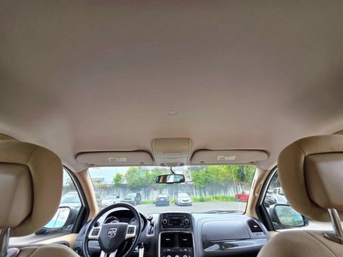Used 2015 Dodge Grand Caravan American Value Package w/ UConnect Hands-Free Group FWD image 47