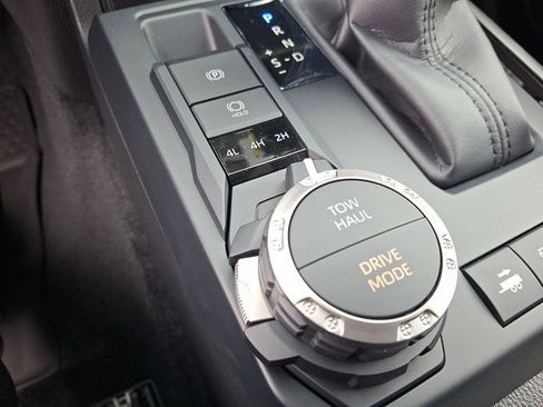 New 2025 Toyota Tacoma SR image 18